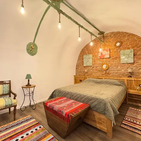 Old Town Apartment *